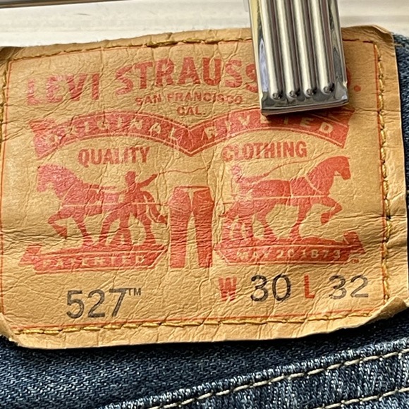 Levi's 527 Men's 30x32 Blue Dark Wash Denim Low Rise Bootcut Cowboy Modern - Picture 5 of 12